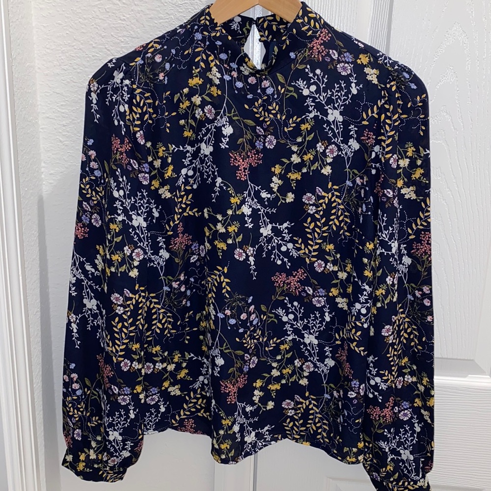 Flowered high neck top sz M